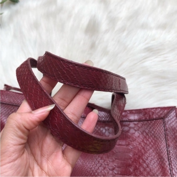 Liz Claiborne Faux Alligator Purse - Picture 8 of 9